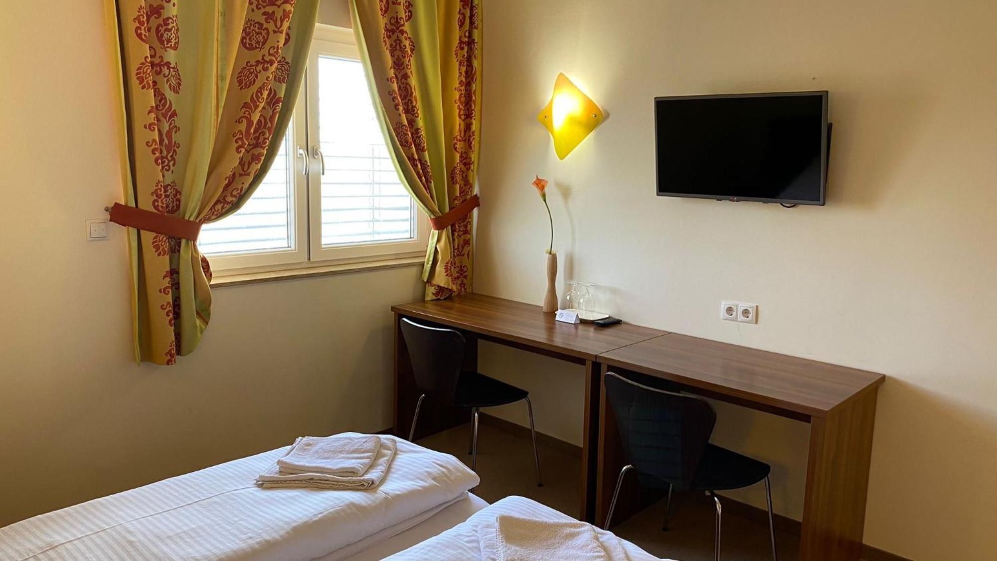 Hotel Weinland Donnerskirchen Habitación foto